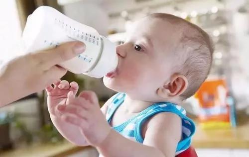 宝宝几个月开始出现地包天 61051564716105275.jpg